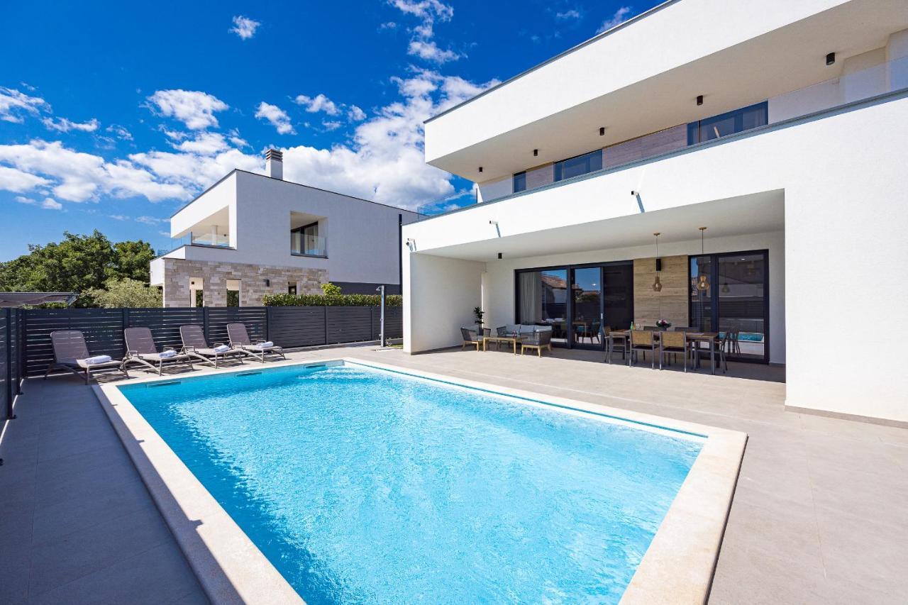 Villa Moon Near The Sea Fazana Bagian luar foto