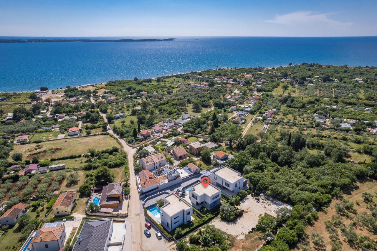 Villa Moon Near The Sea Fazana Bagian luar foto